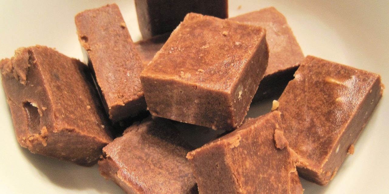 Clean Eating Fudge – Sweeten Up Your Day!